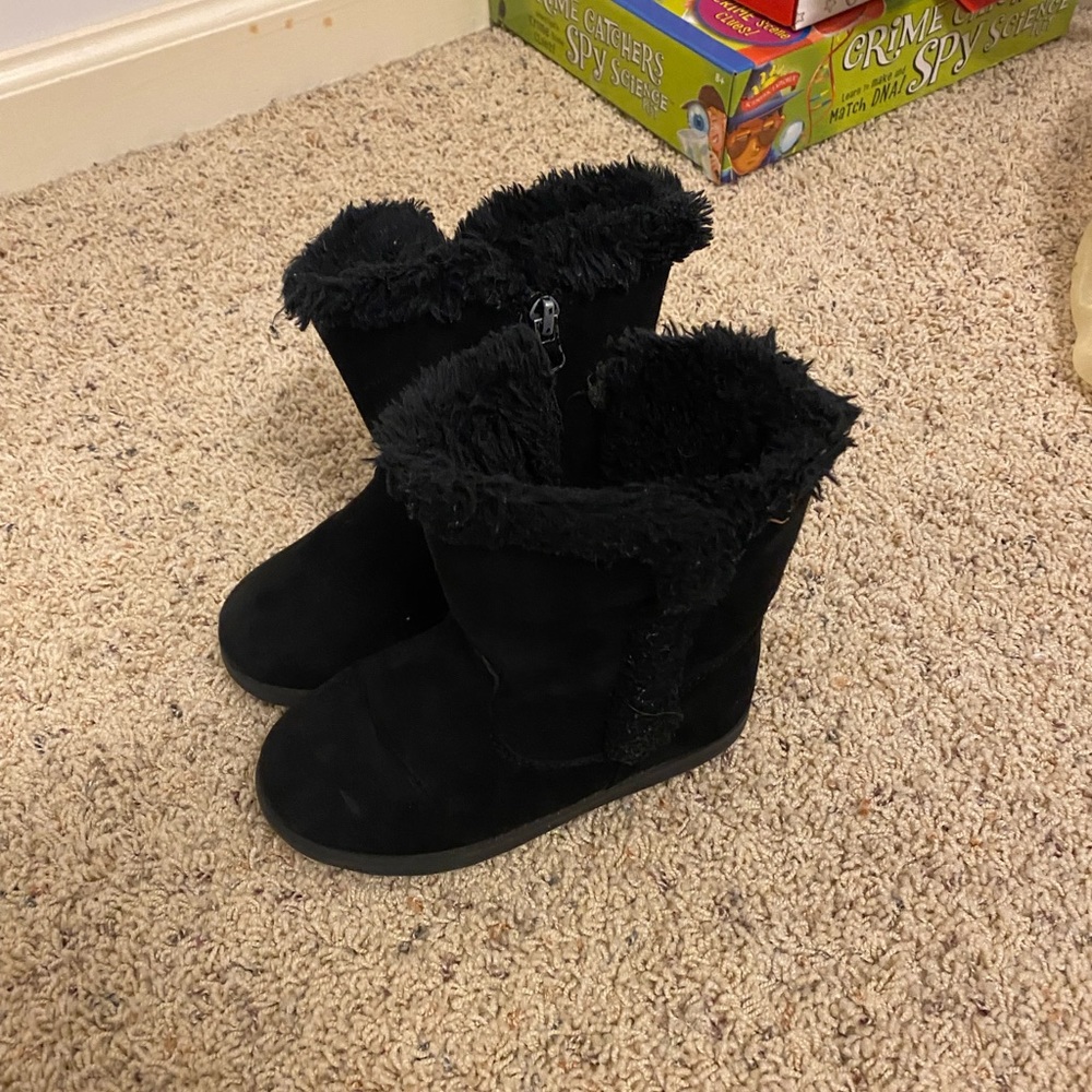 Cat & Jack black fur boots girls 10